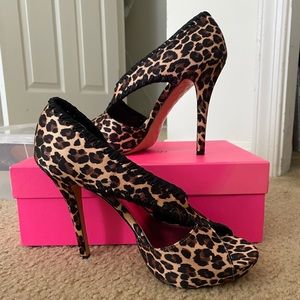 Betsey Johnson Walter heels, leopard print, black size 8